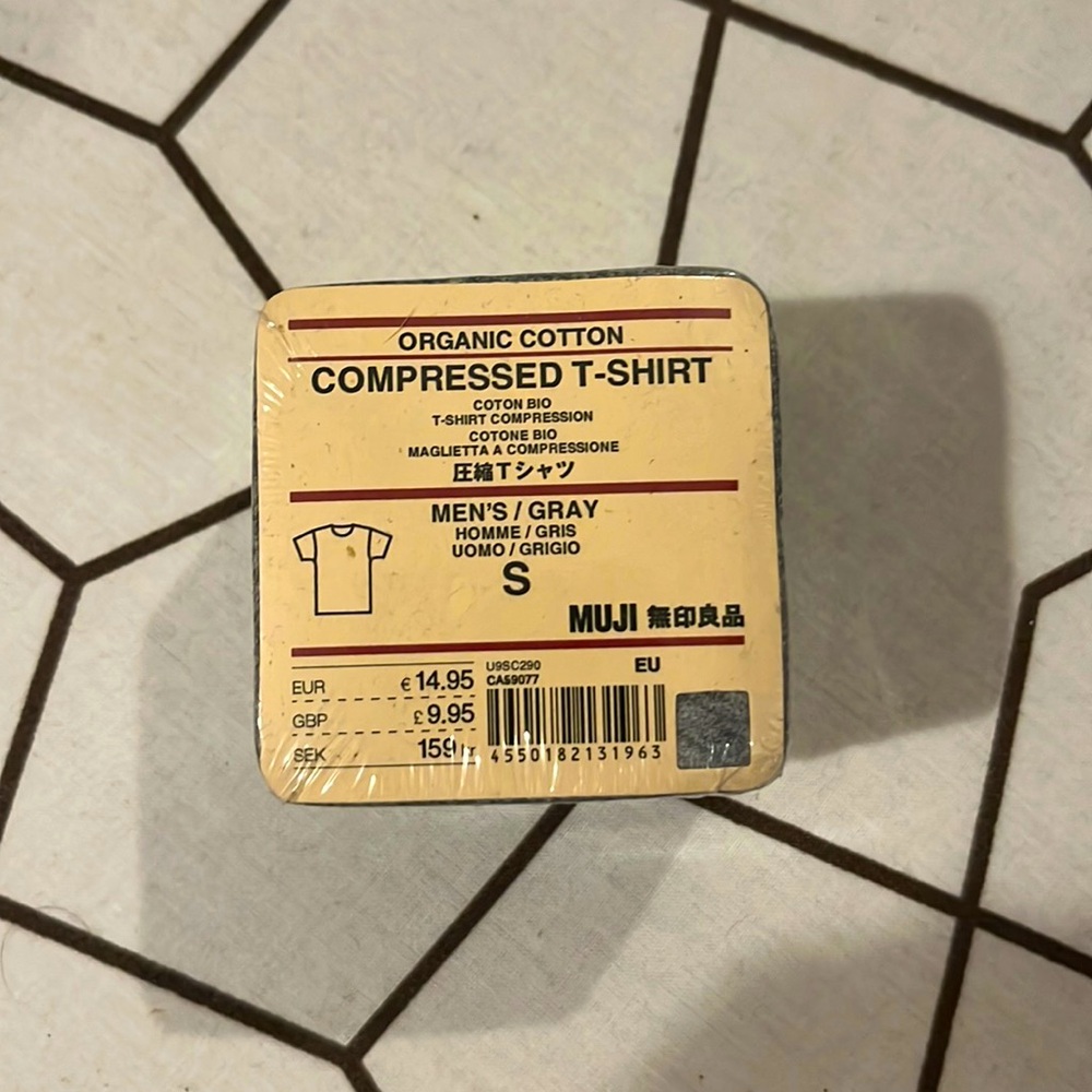 BNIB MUJI organic cotton t shirt - compressed. Unisex/Men’s size small